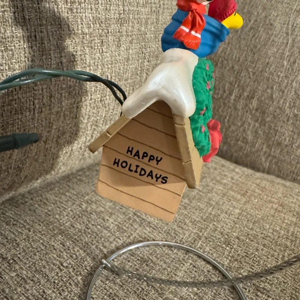 Hallmark Peanuts ornament vintage 1992 Snoopy and Woodstock sitting on doghouse